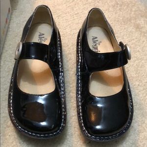 Used Alegria women’s shoes